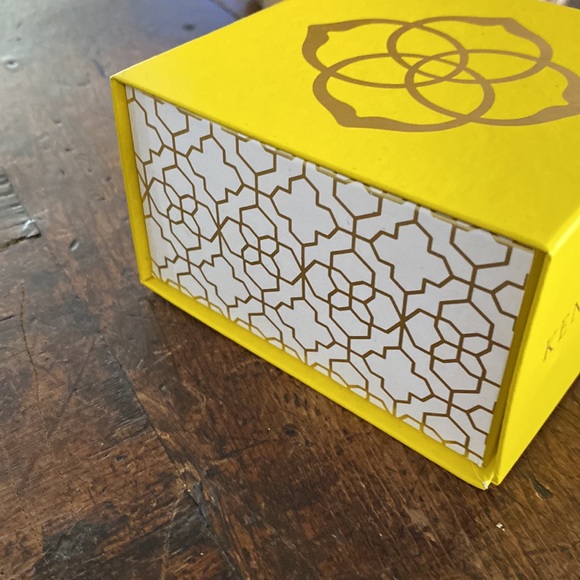 Kendra Scott Earrings - New in Box! - Picture 9 of 9